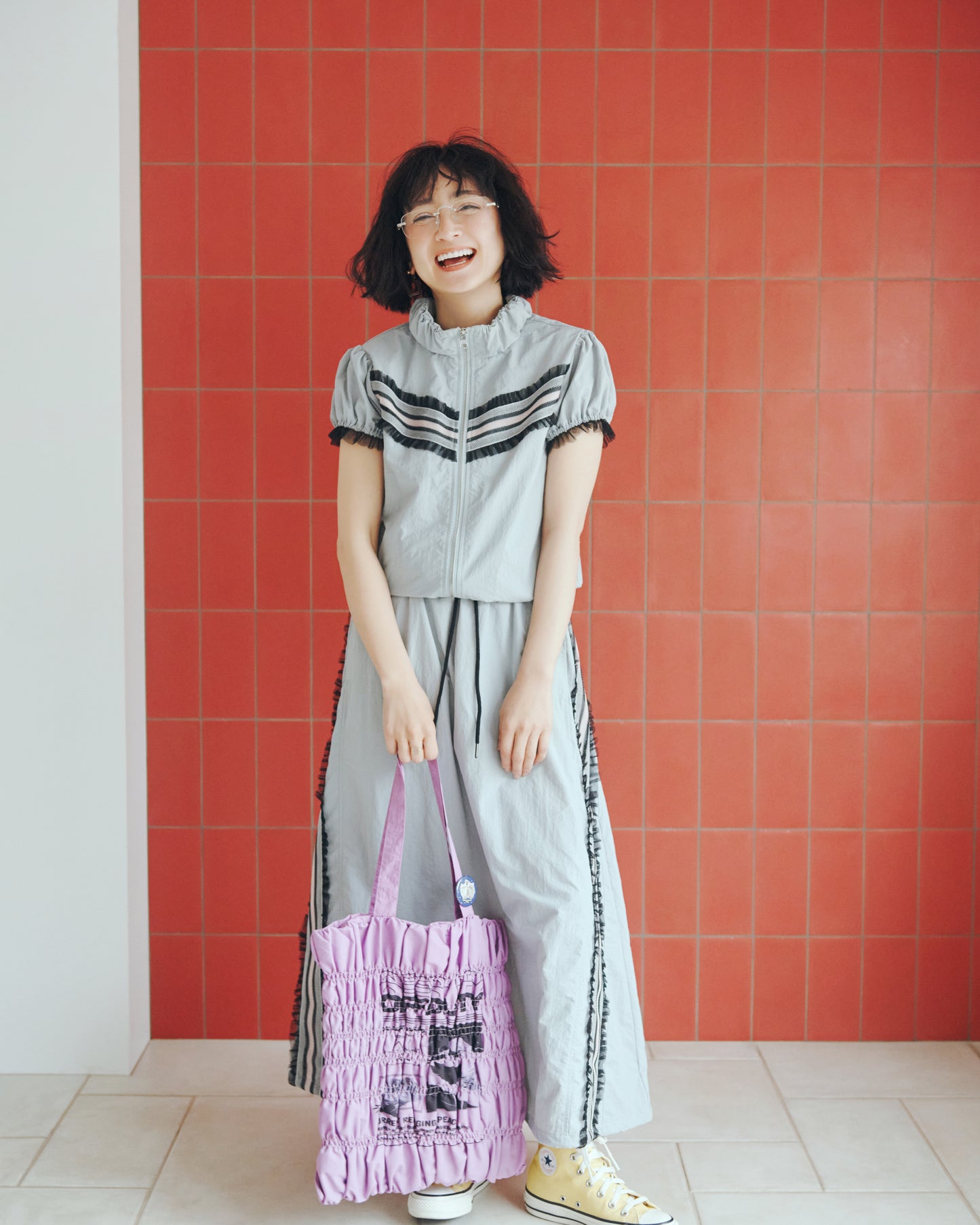Graphic Shirring Tote Bag <缶バッジ付き>
