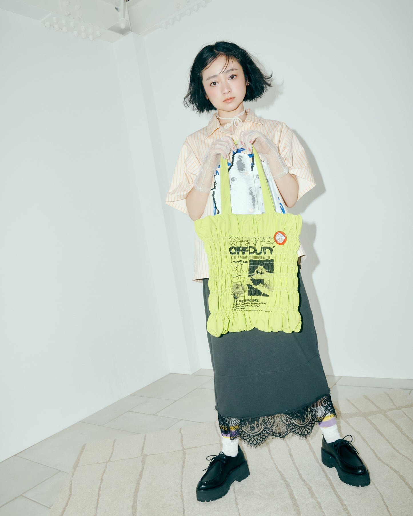 Graphic Shirring Tote Bag <缶バッジ付き>