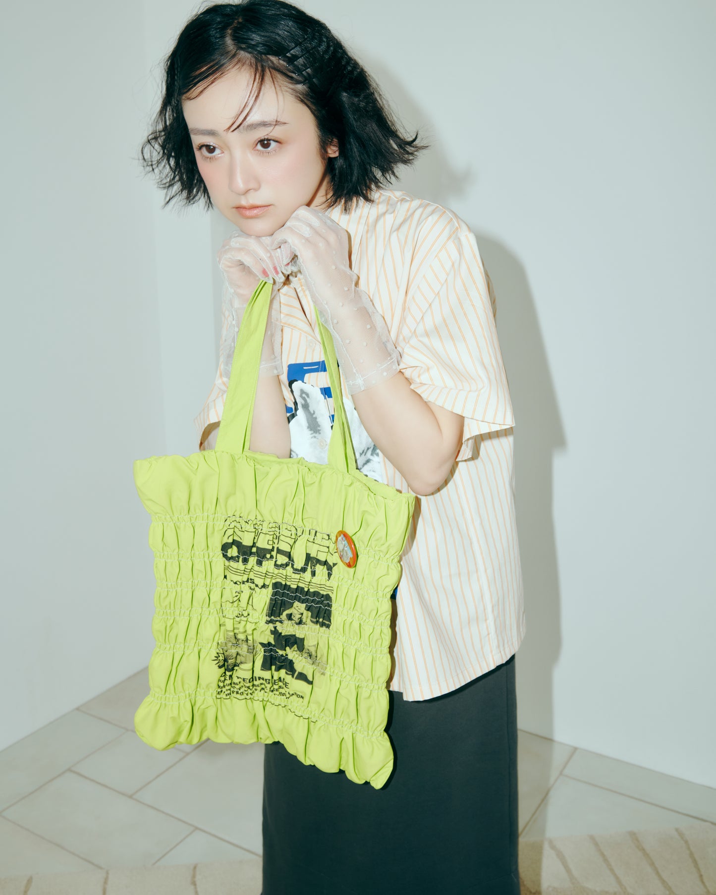 Graphic Shirring Tote Bag <缶バッジ付き>