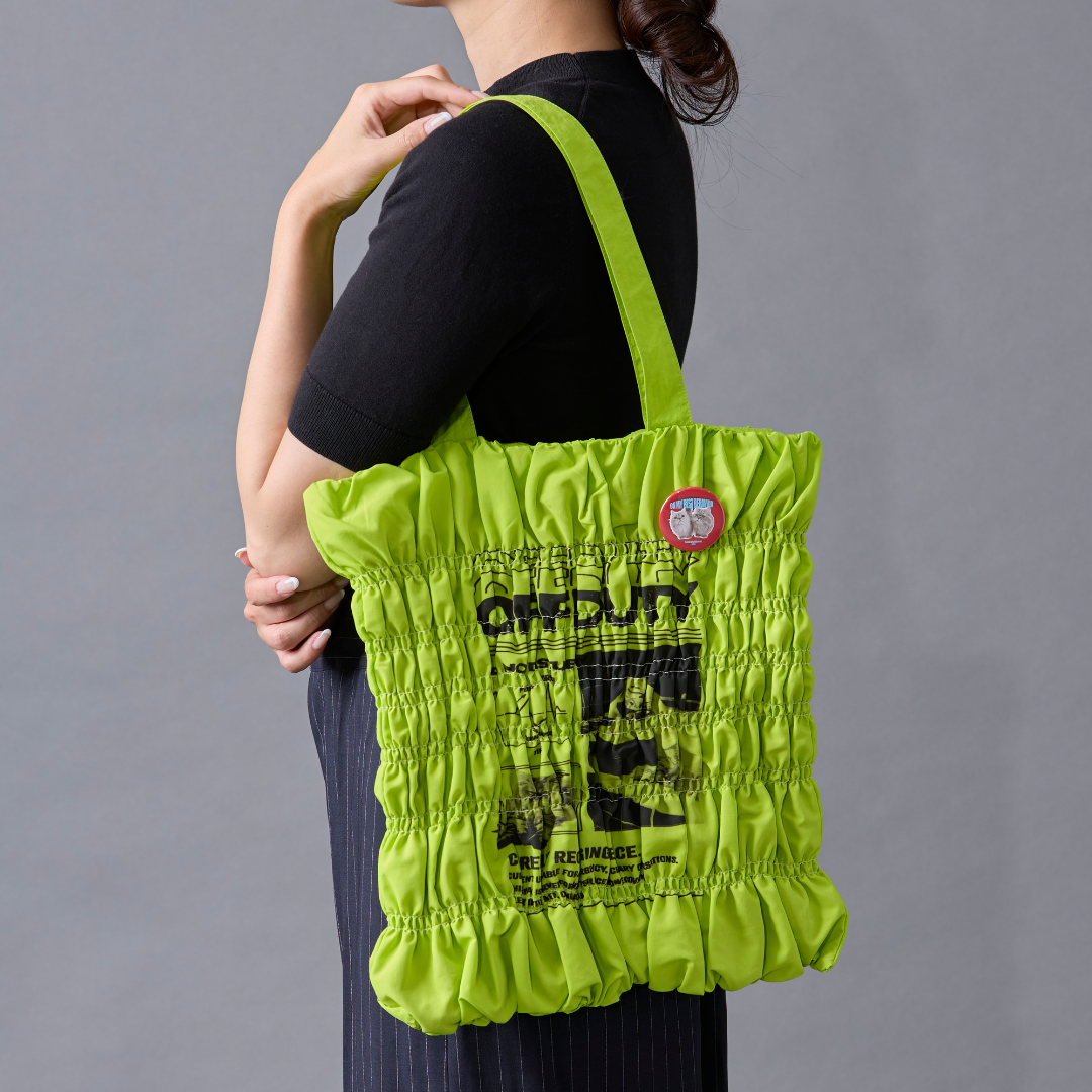 Graphic Shirring Tote Bag <缶バッジ付き>